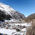 Amaryllis By Interhome *